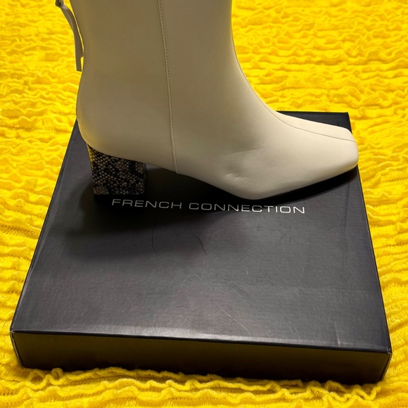 French Connection Ivory Booties, gorgeous snakeskin print on heel, NIB $128 MSRP - Picture 2 of 7